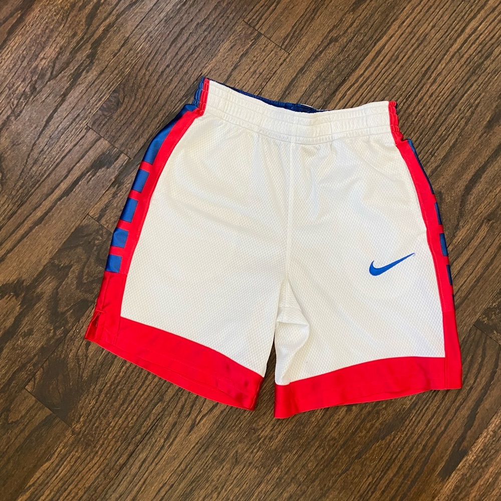 Boys Nike Elite Basketball Shorts Size M.